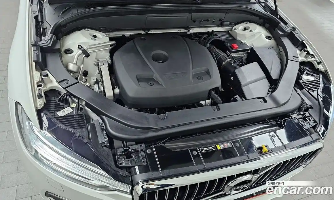 Volvo XC60 2019 2.0 Автомат в Москве № 293852, фото 3