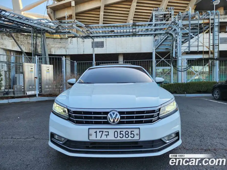 Volkswagen Passat 2018 2.0 Автомат в Москве № 301890, фото 3