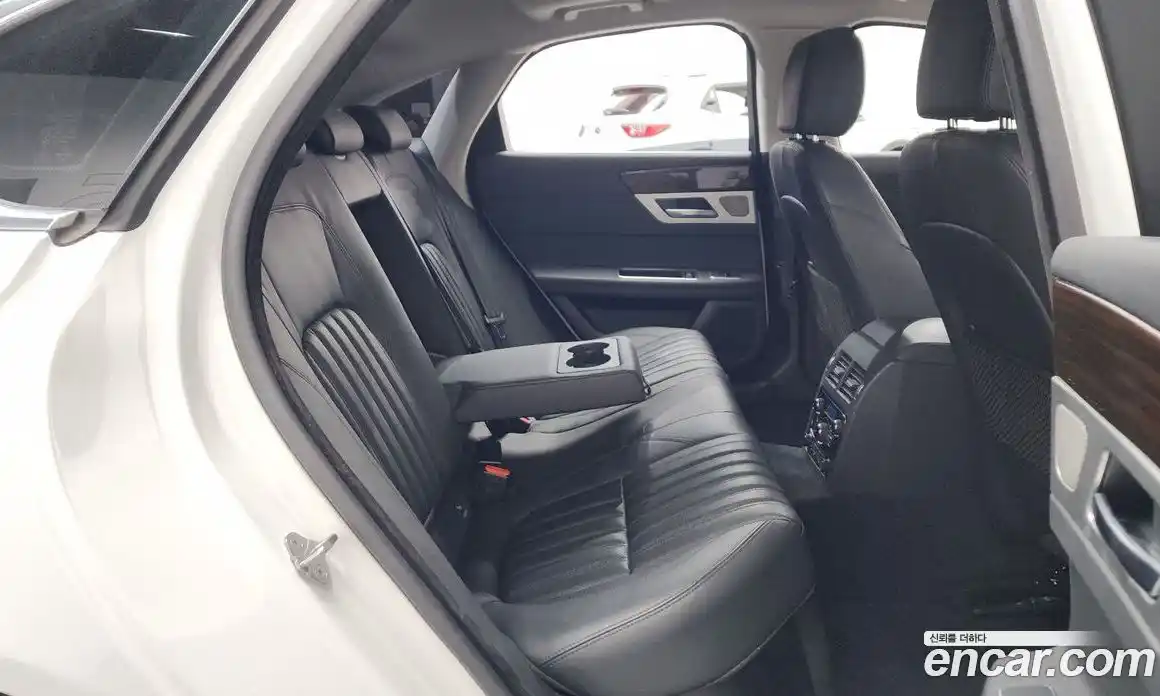 Jaguar XF 2017 2.0 Автомат в Москве № 335781, фото 17