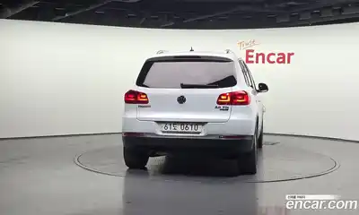 Volkswagen Tiguan 2016 2.0 Автомат в Москве № 400577, миниатюра 4