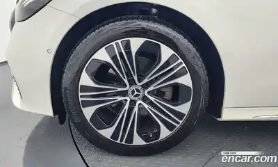 Mercedes-Benz E-Class 2024 2.0 Автомат в Москве № 409261, миниатюра 5