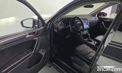 Volkswagen Tiguan 2018 2.0 Автомат в Москве № 463999, миниатюра 11