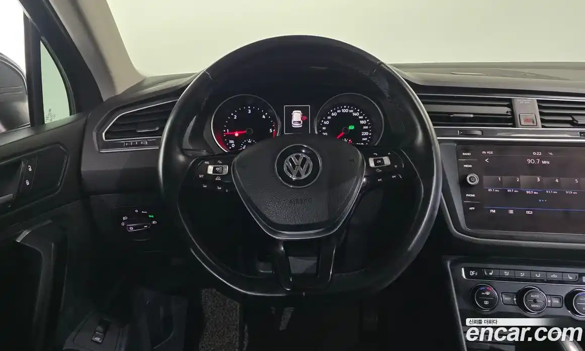 Volkswagen Tiguan 2018 2.0 Автомат в Москве № 463999, фото 13