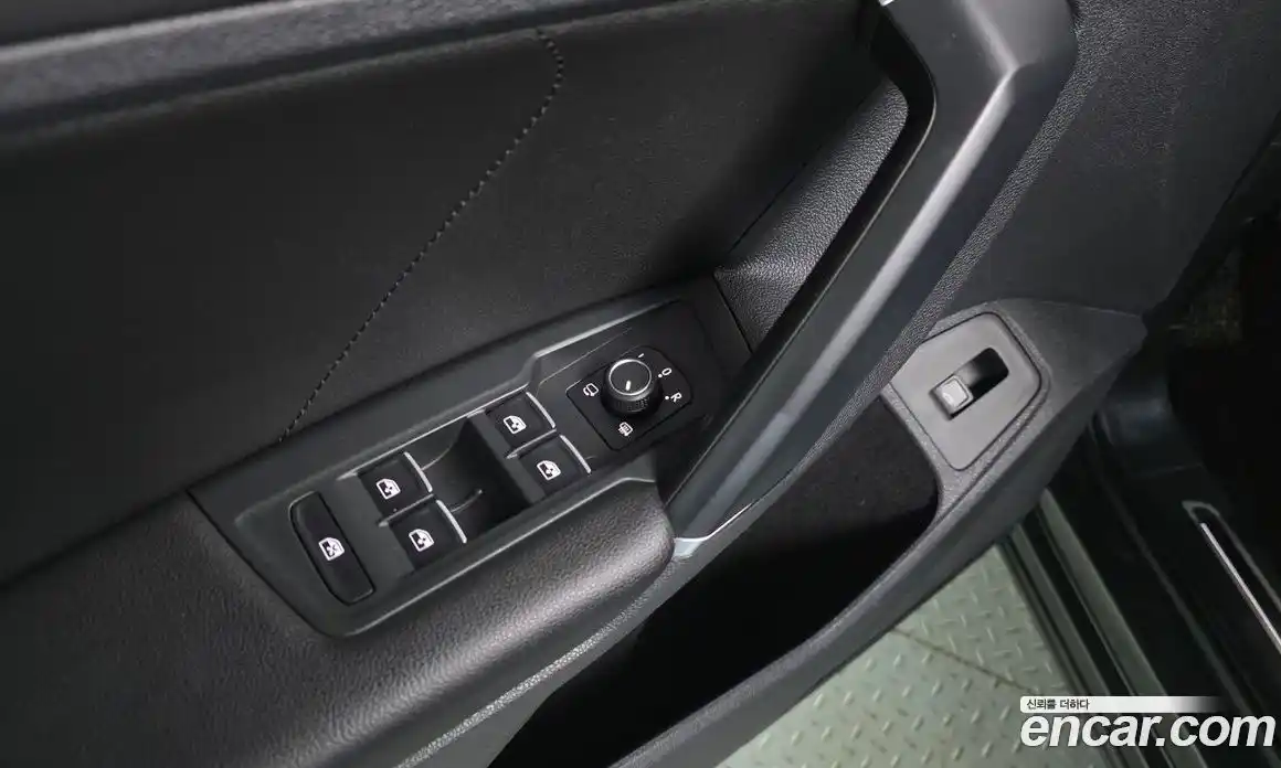 Volkswagen Tiguan 2018 2.0 Автомат в Москве № 463999, фото 19