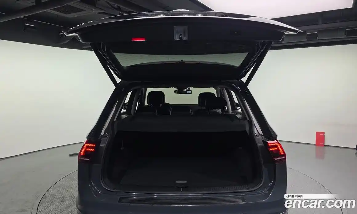 Volkswagen Tiguan 2018 2.0 Автомат в Москве № 463999, фото 20