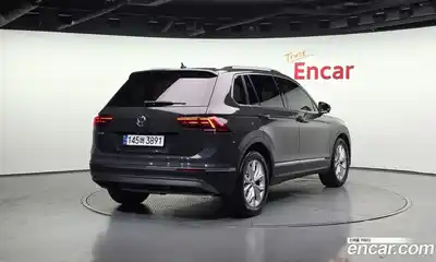 Volkswagen Tiguan 2018 2.0 Автомат в Москве № 463999, миниатюра 2
