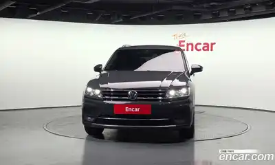 Volkswagen Tiguan 2018 2.0 Автомат в Москве № 463999, миниатюра 3