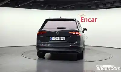 Volkswagen Tiguan 2018 2.0 Автомат в Москве № 463999, миниатюра 4