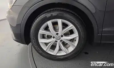 Volkswagen Tiguan 2018 2.0 Автомат в Москве № 463999, миниатюра 5