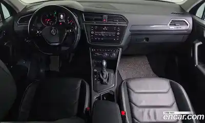 Volkswagen Tiguan 2018 2.0 Автомат в Москве № 463999, миниатюра 7