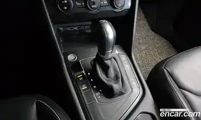 Volkswagen Tiguan 2018 2.0 Автомат в Москве № 463999, миниатюра 9