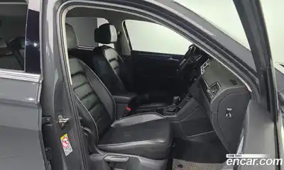 Volkswagen Tiguan 2018 2.0 Автомат в Москве № 463999, миниатюра 10