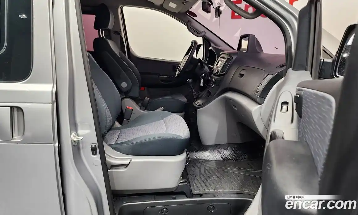 Hyundai Starex 2018 2.5 Механическая в Москве № 47018, фото 19