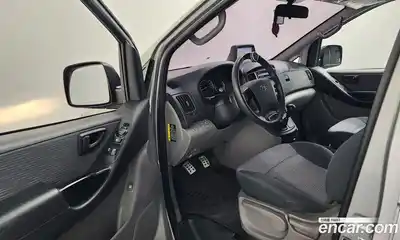 Hyundai Starex 2018 2.5 Механическая в Москве № 47018, миниатюра 3