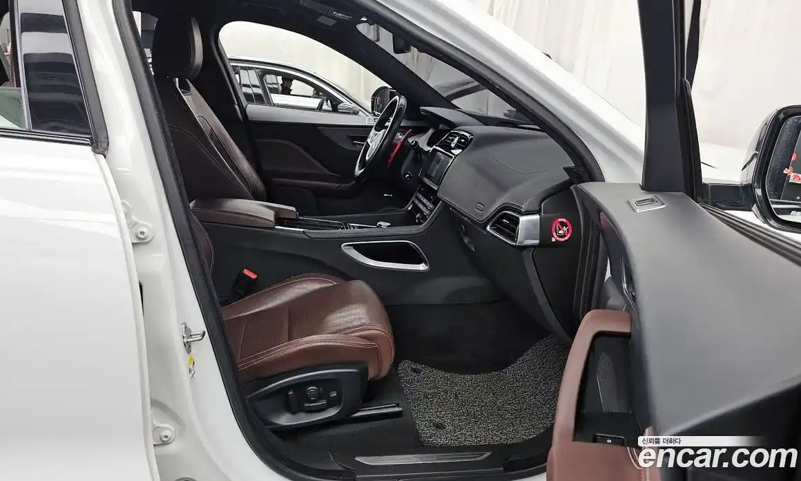 Jaguar F-Pace 2017 3.0 Автомат в Москве № 474264, фото 11