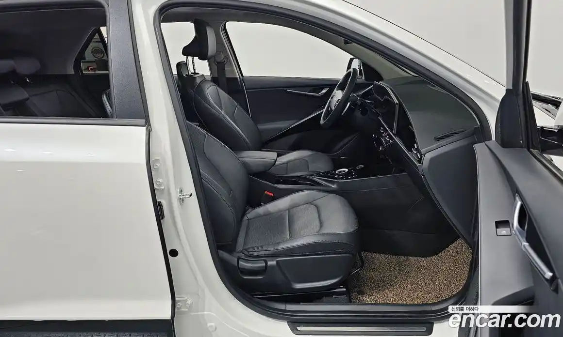 Kia Niro 2022 1.6 Автомат в Москве № 50779, фото 10