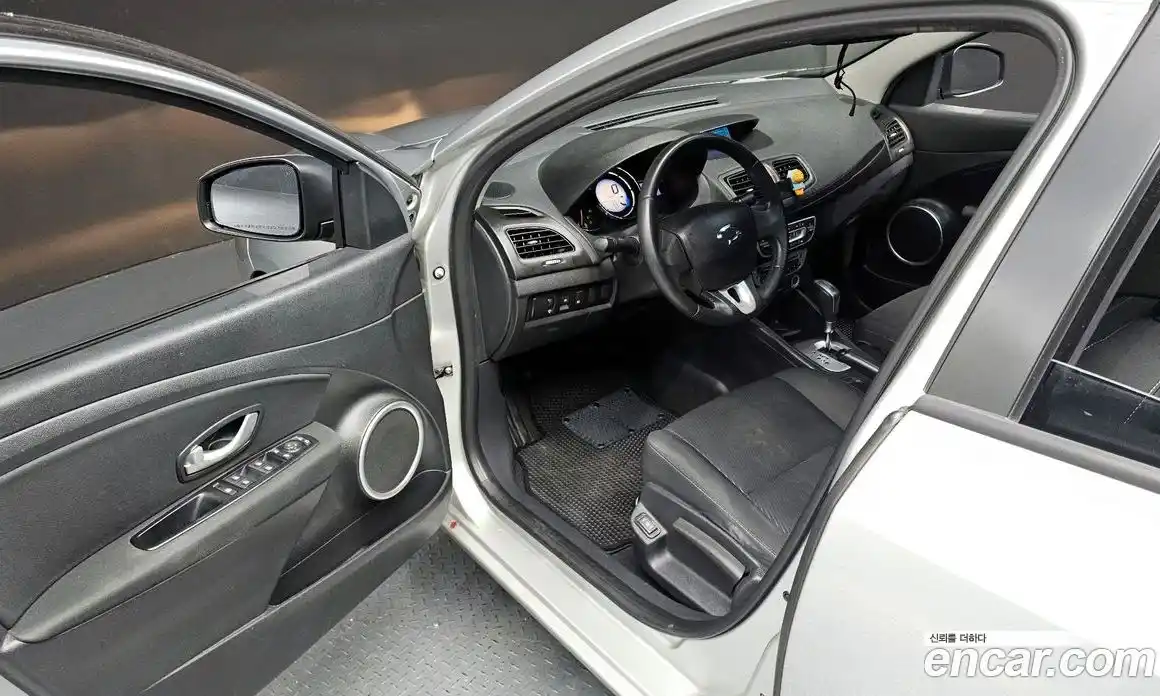 Renault SM3 2015 1.6 Автомат в Москве № 106368, фото 12