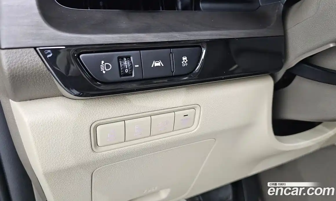 Kia Canival 2023 3.5 Автомат в Москве № 115722, фото 15