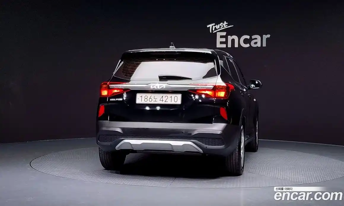 Kia Seltos 2023 1.6 Автомат в Москве № 121105, фото 4