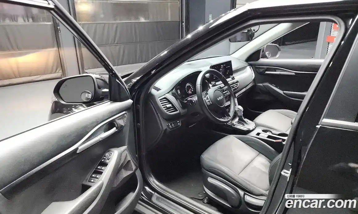 Kia Seltos 2023 1.6 Автомат в Москве № 121105, фото 10