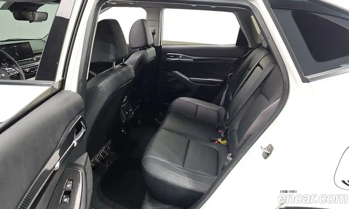 Kia Seltos 2021 1.6 Автомат в Москве № 121425, фото 8