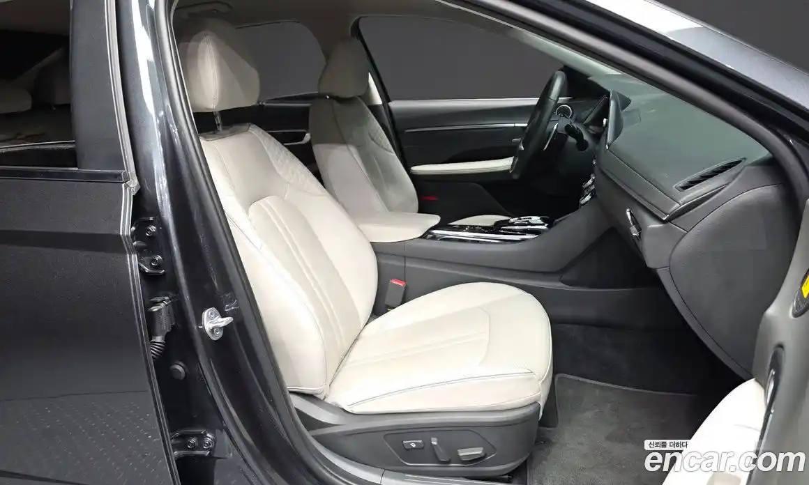 Hyundai Sonata 2023 2.0 Автомат в Москве № 124937, фото 18