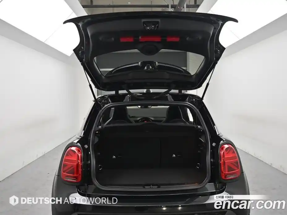 Mini Cooper 2023 2.0 Автомат в Москве № 147100, фото 19