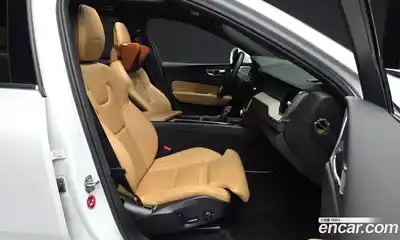 Volvo XC60 2019 2.0 Автомат в Москве № 164682, миниатюра 3