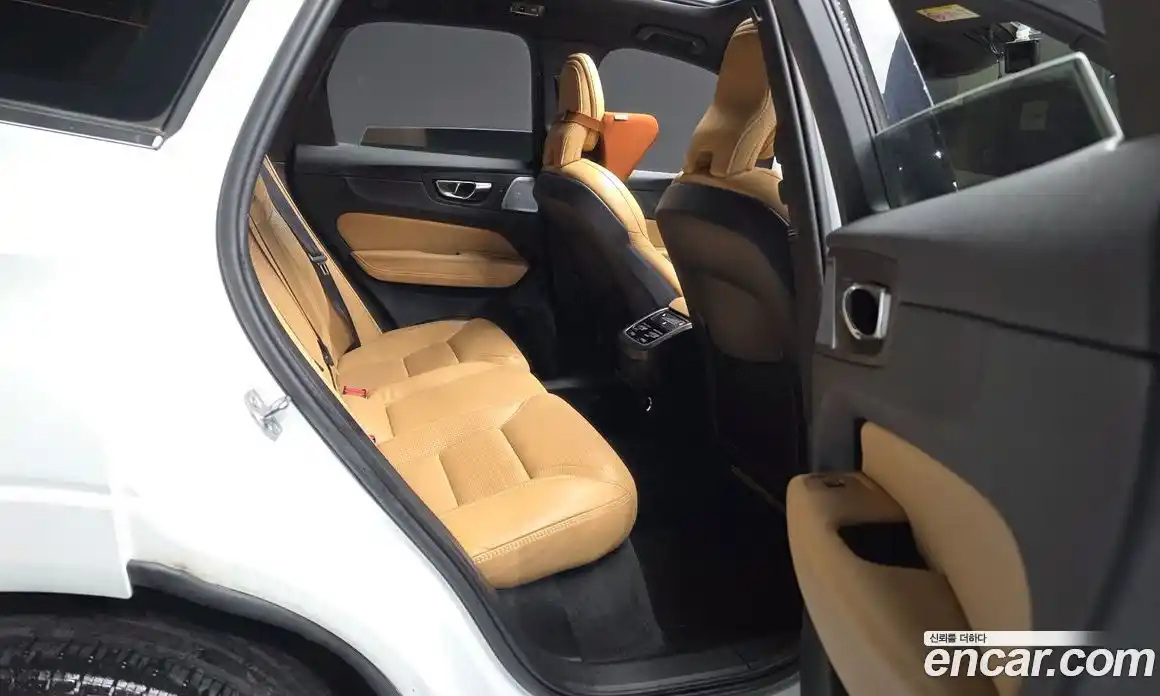 Volvo XC60 2019 2.0 Автомат в Москве № 164682, фото 7