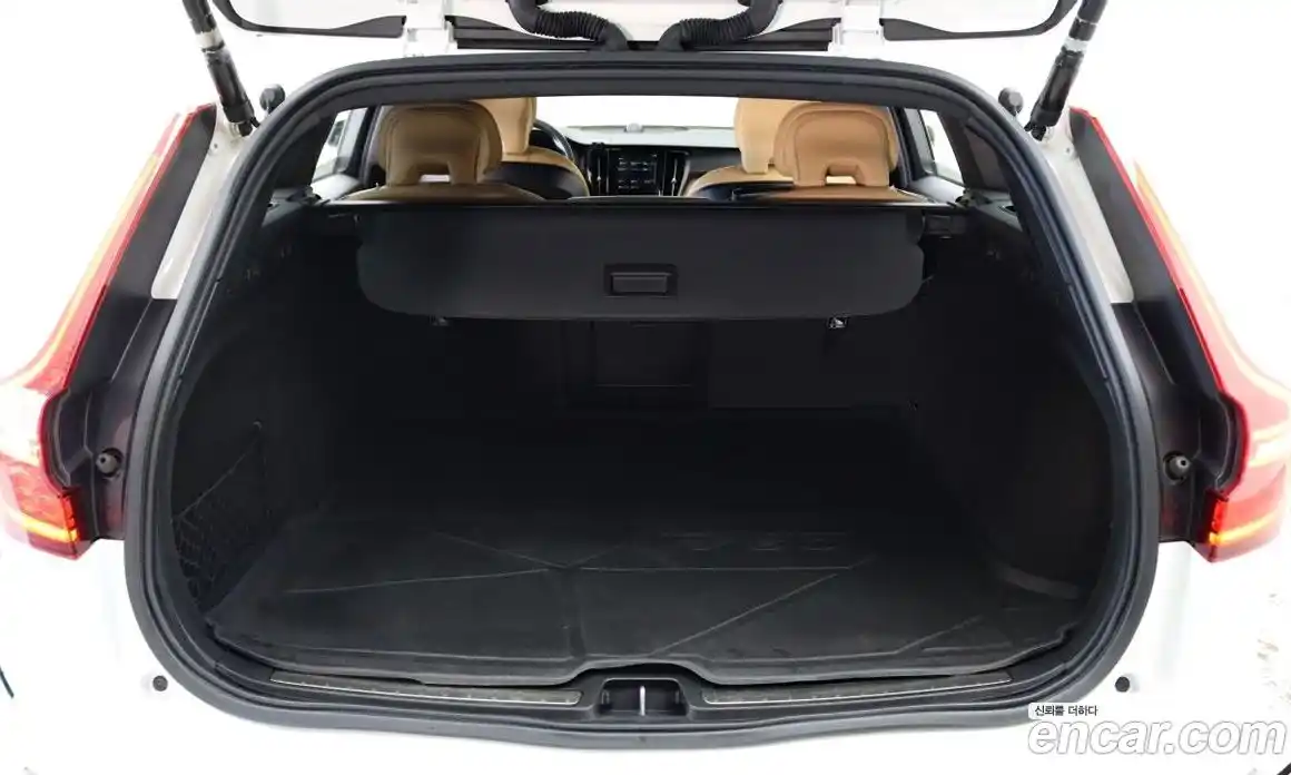 Volvo V60 2021 2.0 Автомат в Москве № 164845, фото 12