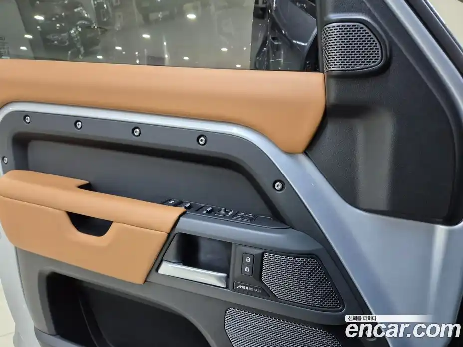 Land Rover Defender 2024 3.0 Автомат в Москве № 166022, фото 10