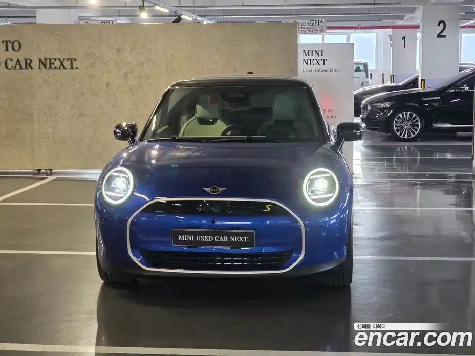 Mini Cooper 2024 0.1 Автомат в Москве № 167346, фото 3