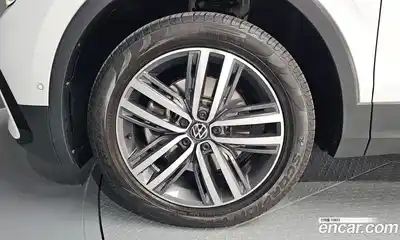 Volkswagen Tiguan 2023 2.0 Автомат в Москве № 168656, миниатюра 5