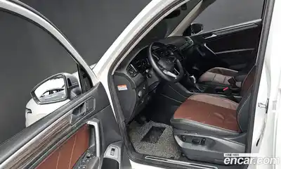 Volkswagen Tiguan 2023 2.0 Автомат в Москве № 168656, миниатюра 10