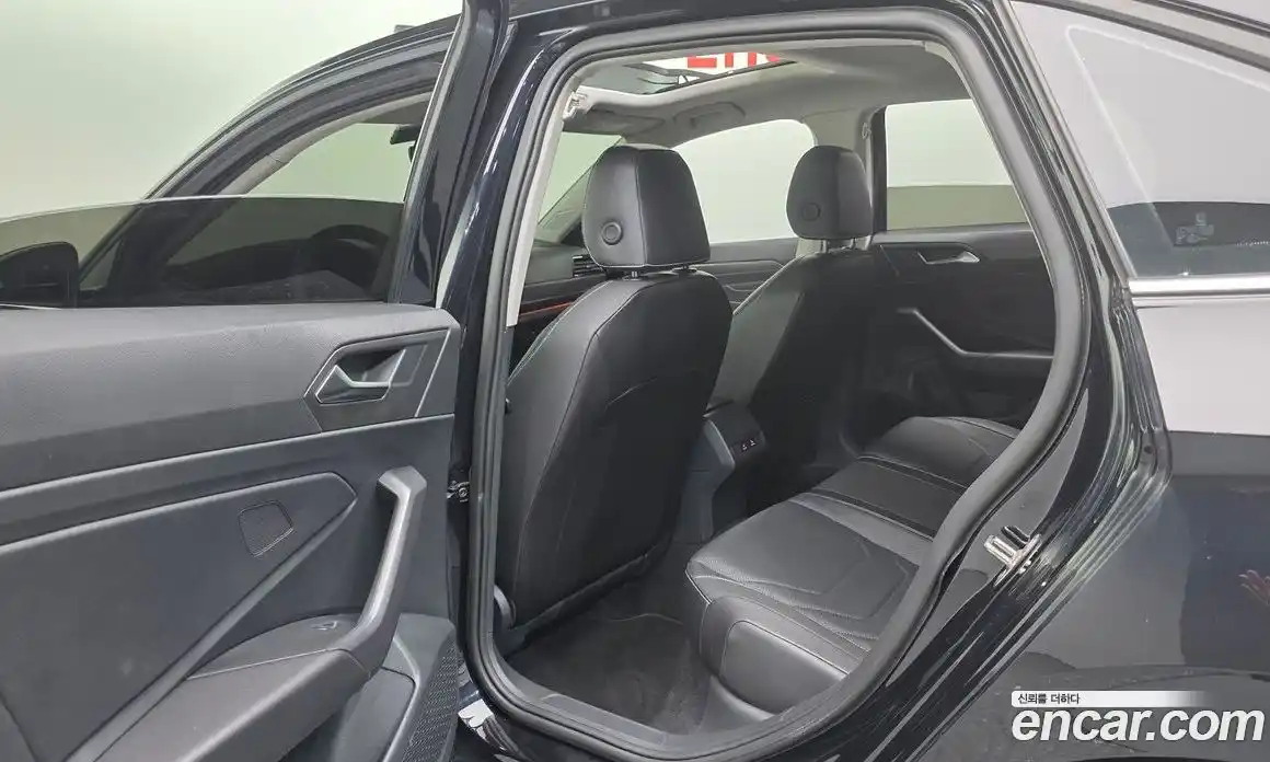 Volkswagen Jetta 2023 1.5 Автомат в Москве № 168712, фото 17