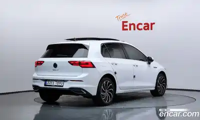 Volkswagen Golf 2023 2.0 Автомат в Москве № 168733, миниатюра 2