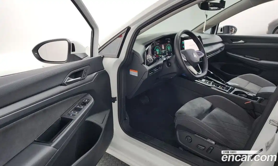 Volkswagen Golf 2023 2.0 Автомат в Москве № 168733, фото 10