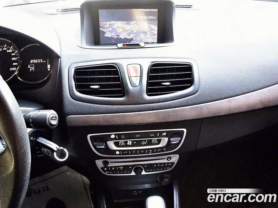 Renault SM3 2011 1.6 Автомат в Москве № 186036, фото 13