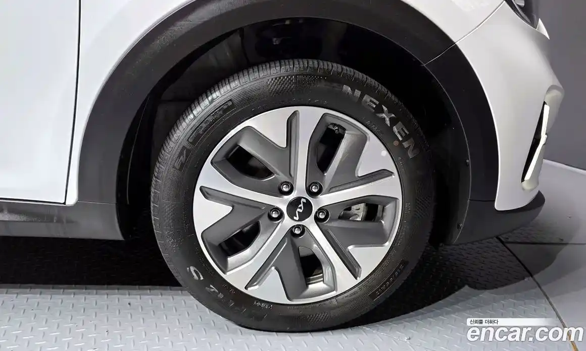 Kia Niro 2023 Автомат в Москве № 19026, фото 13