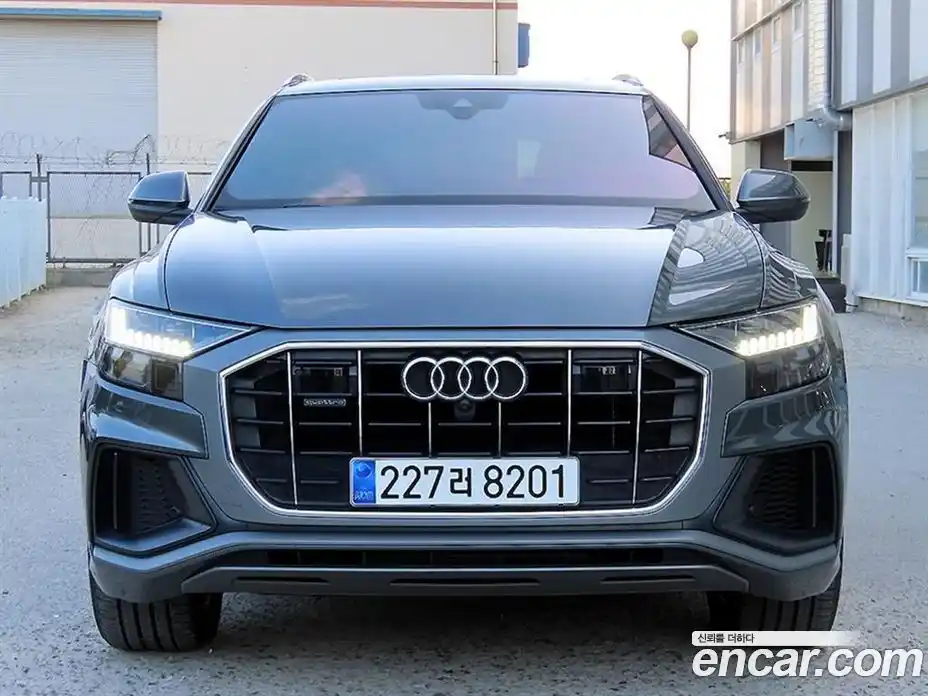 Audi Q8 2021 3.0 Автомат в Москве № 196741, фото 1