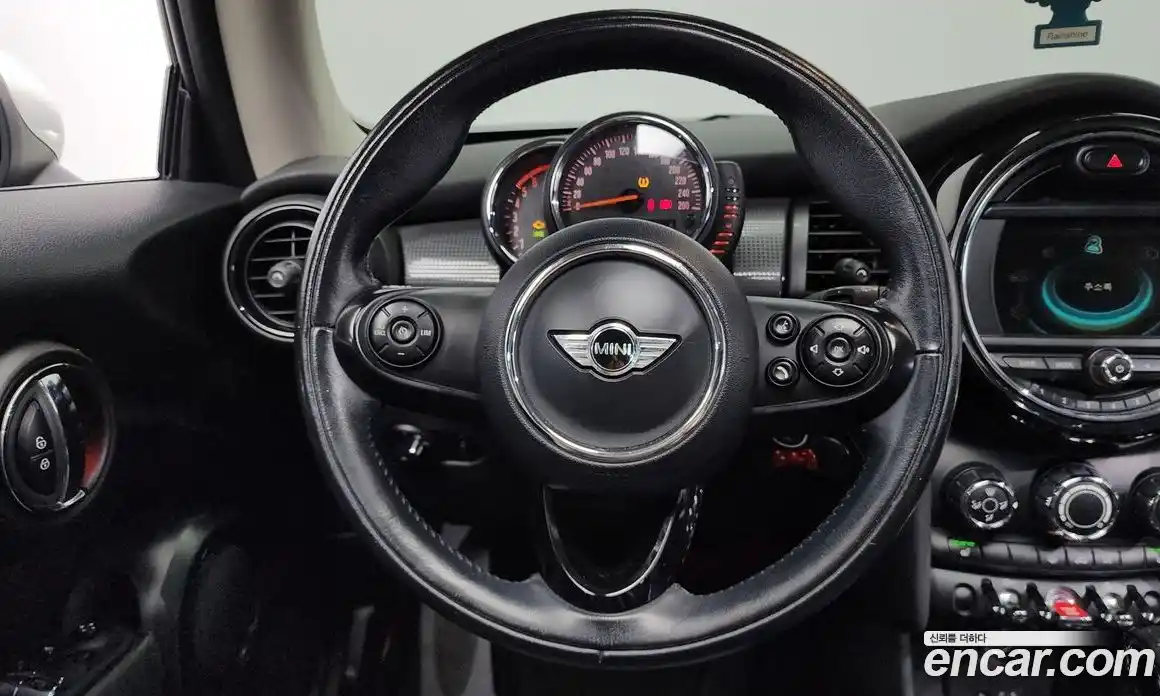 Mini Cooper 2017 1.5 Автомат в Москве № 198478, фото 13