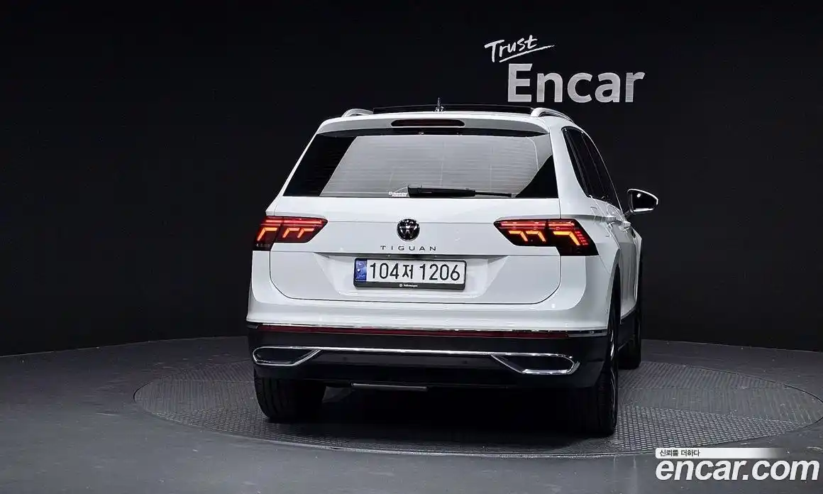 Volkswagen Tiguan 2023 2.0 Автомат в Москве № 198923, фото 17