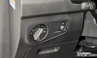 Volkswagen Tiguan 2023 2.0 Автомат в Москве № 198923, миниатюра 3