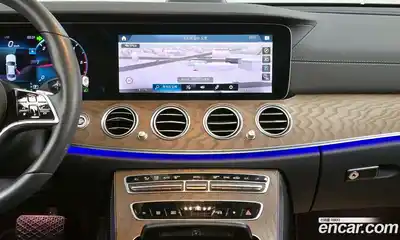 Mercedes-Benz E-Class 2023 1.9 Автомат в Москве № 202276, миниатюра 2