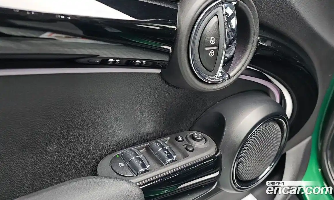 Mini Cooper 2022 1.5 Автомат в Москве № 204190, фото 12