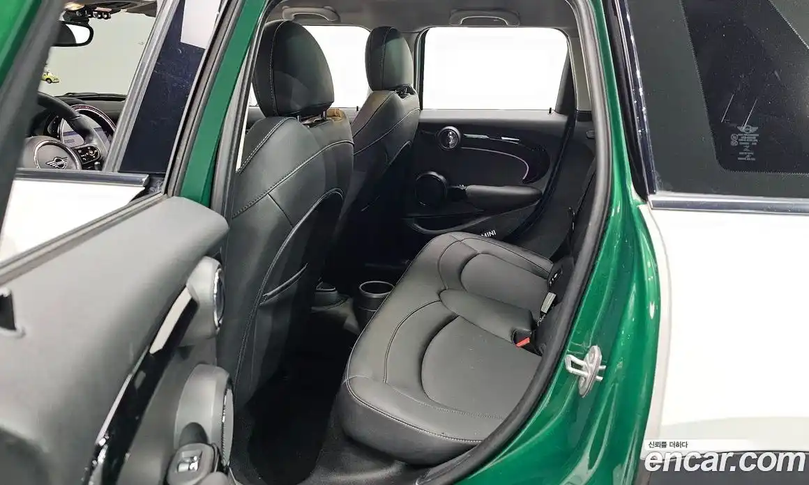 Mini Cooper 2022 1.5 Автомат в Москве № 204190, фото 18