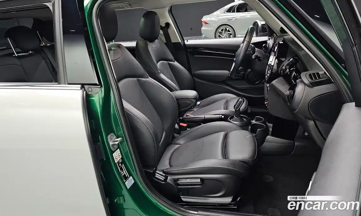 Mini Cooper 2022 1.5 Автомат в Москве № 204190, фото 10