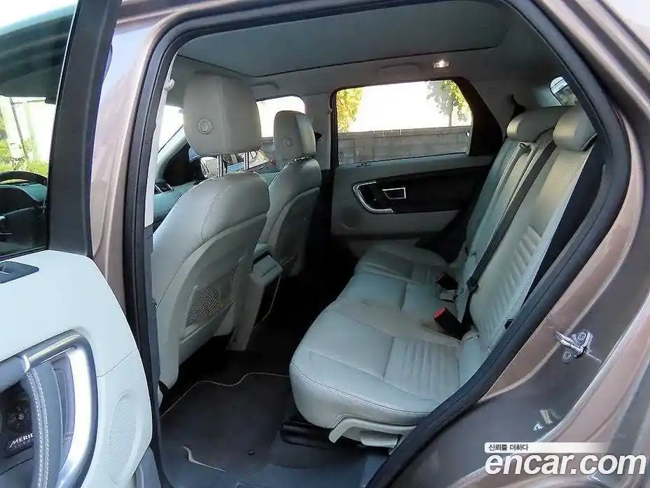 Land Rover Discovery Sport 2016 2.0 Автомат в Москве № 213451, фото 6