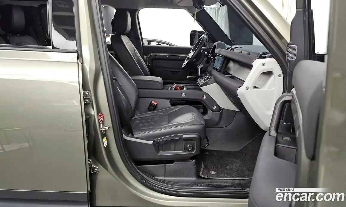 Land Rover Defender 2022 3.0 Автомат в Москве № 213482, фото 3