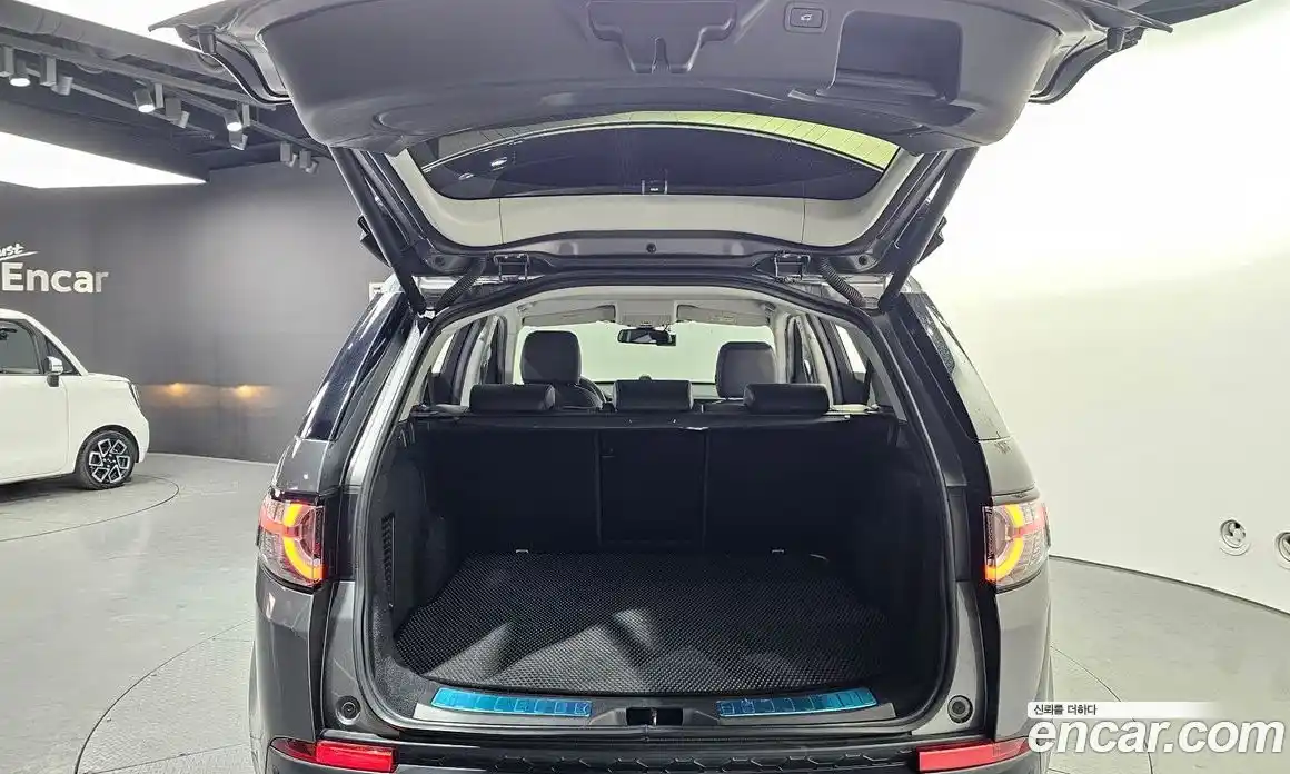 Land Rover Discovery Sport 2018 2.0 Автомат в Москве № 213616, фото 19